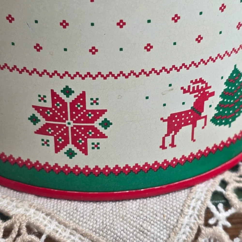 Vintage Potpourri Press‎ Christmas Reindeer Tin Green Red Fair Isle Festive